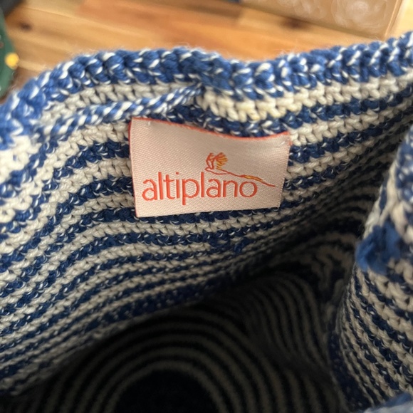 Altiplano Handmade Woven Guatemalan Bucket Bag - Picture 6 of 8